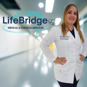 Dra. Miguely Alcántara, cirujana plástica, estética y reconstructiva en el Manta Hospital Center, Manta Ecuador.